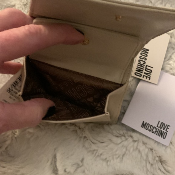 Brand new LOVE MOSCHINO bifold cream wallet - Picture 8 of 12